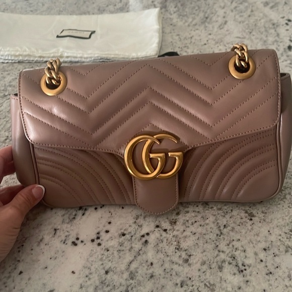 Authentic Gucci Calfskin Matelasse Marmont Shoulder Bag Small, with dust bag - Picture 4 of 12